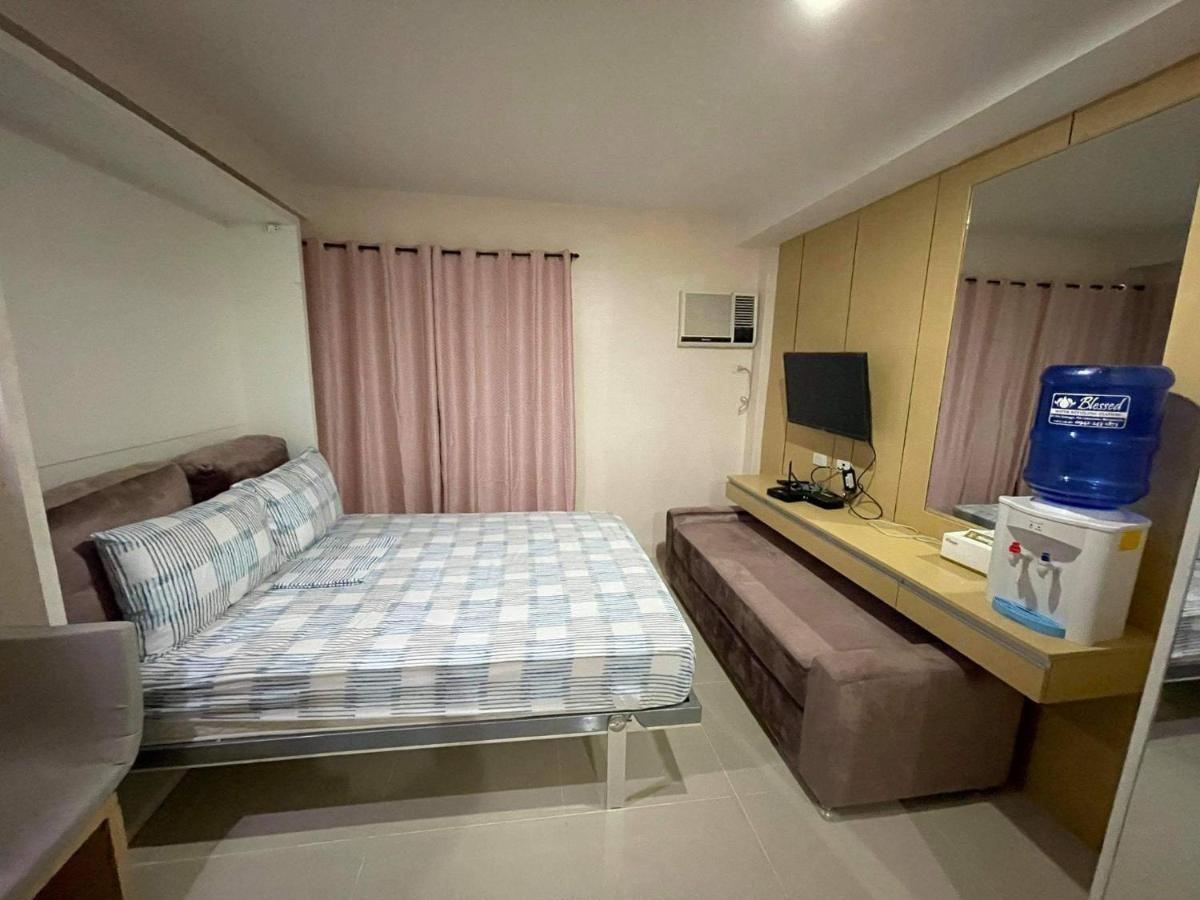 Free Wi-Fi And Pool Persimmon Condominium Cebu, Philippines — book ...